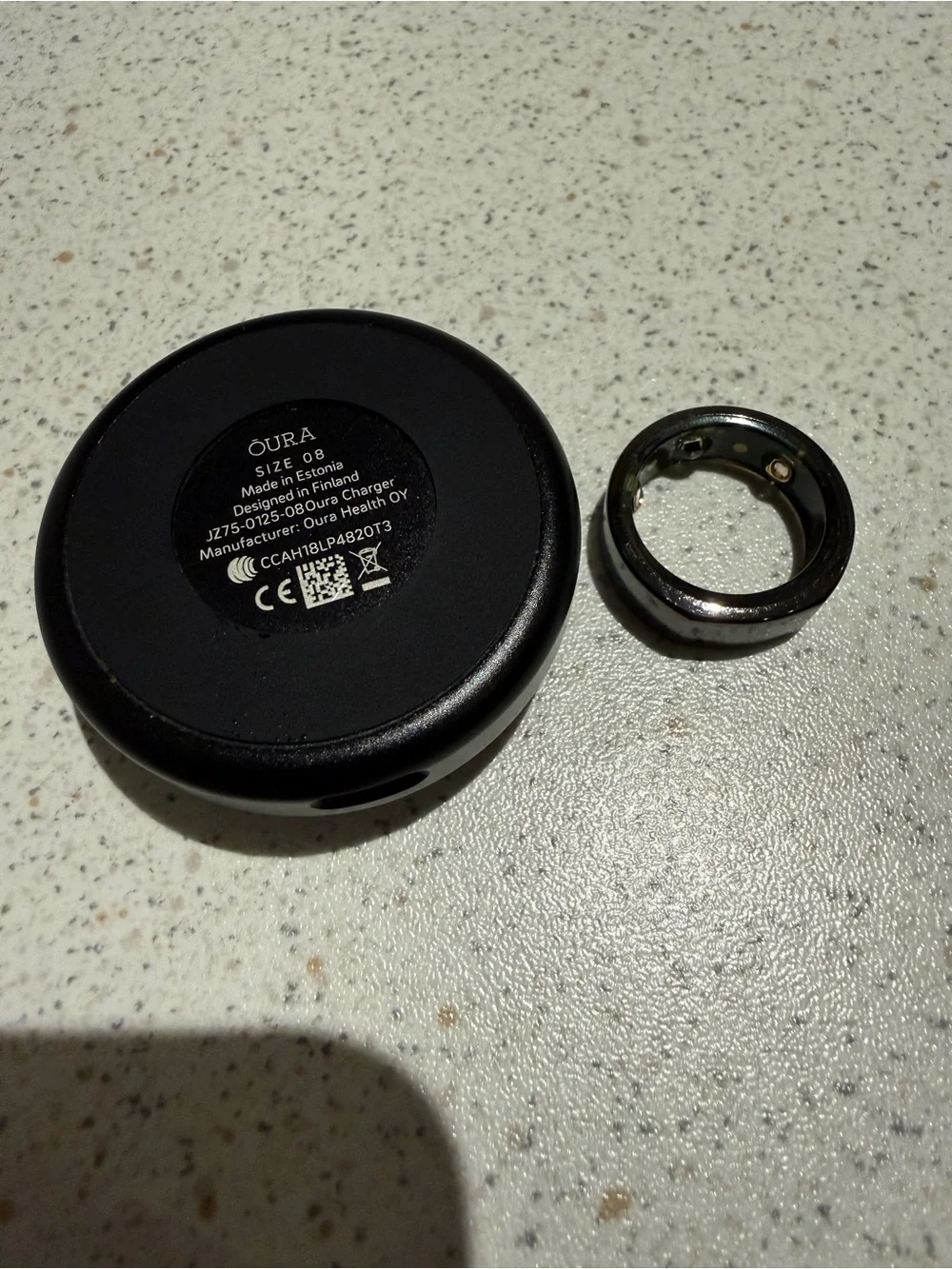 Oura Ring Gen 2 Size 8 and charger